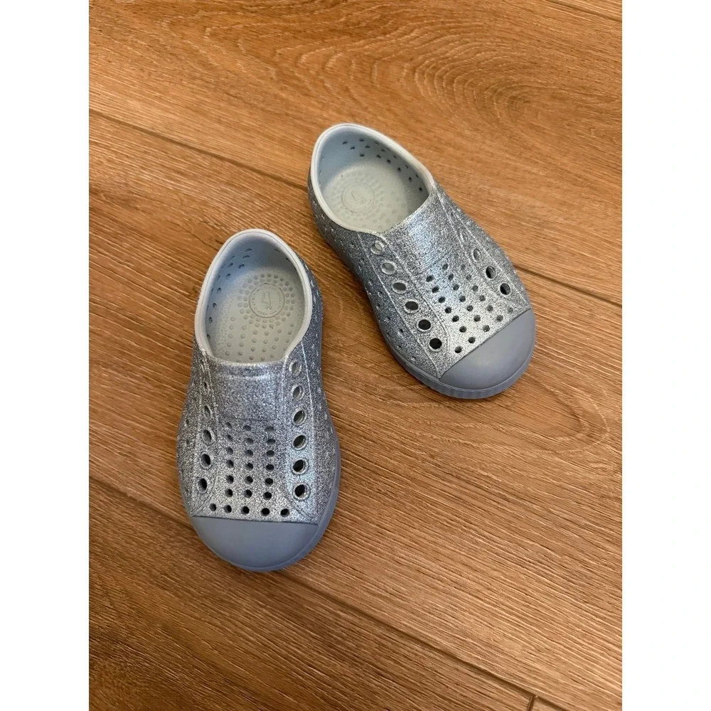 Native Jefferson Sparkly Powder Blue Sz 5